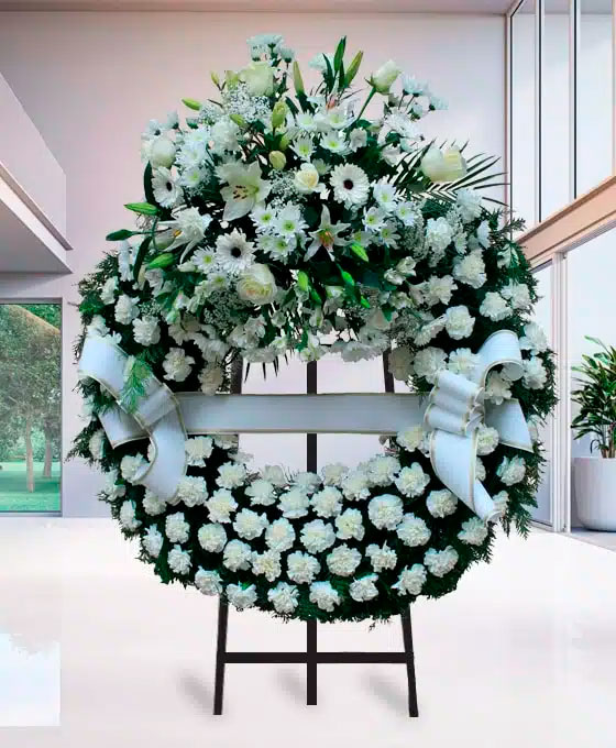 Corona Funeraria de claveles blancos para Tanatorio Hospitalet Ronda